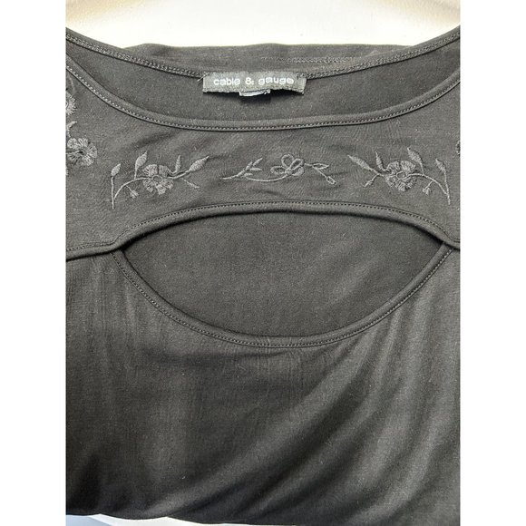 Cable & Gauge Short Sleeve Floral Accent Front Keyhole Top in Black - Sz M - Picture 4 of 6